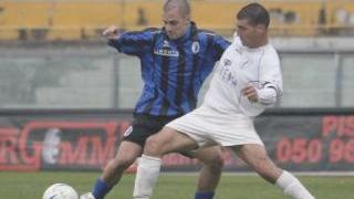 A destra Chiesa in azione Sotto Ilari nella partita contro il Carpi all’Arena