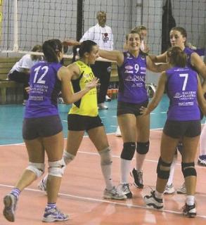 Esultano sul parquet le ragazze del Gabbaplast Ct Maceri di Casciavola Hanno centrato la promozione in B1 con 5 turni danticipo 