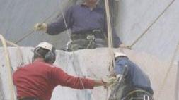 Operai al lavoro in cava