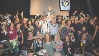 <strong>IL “GRUPPONE” BIANCONERO.</strong> Giò Di Tonno al centro e tutti i contradaioli intorno: per la Quercia è festa grande