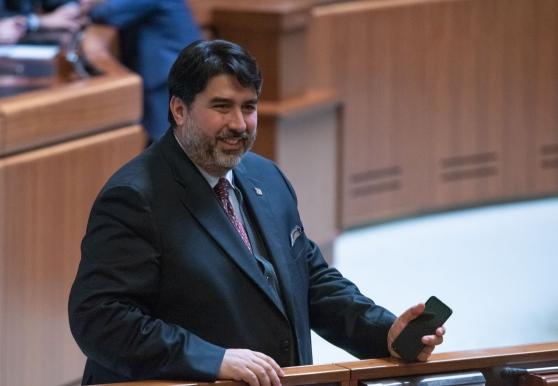 Il presidente Solinas in consiglio regionale (foto Mario Rosas)