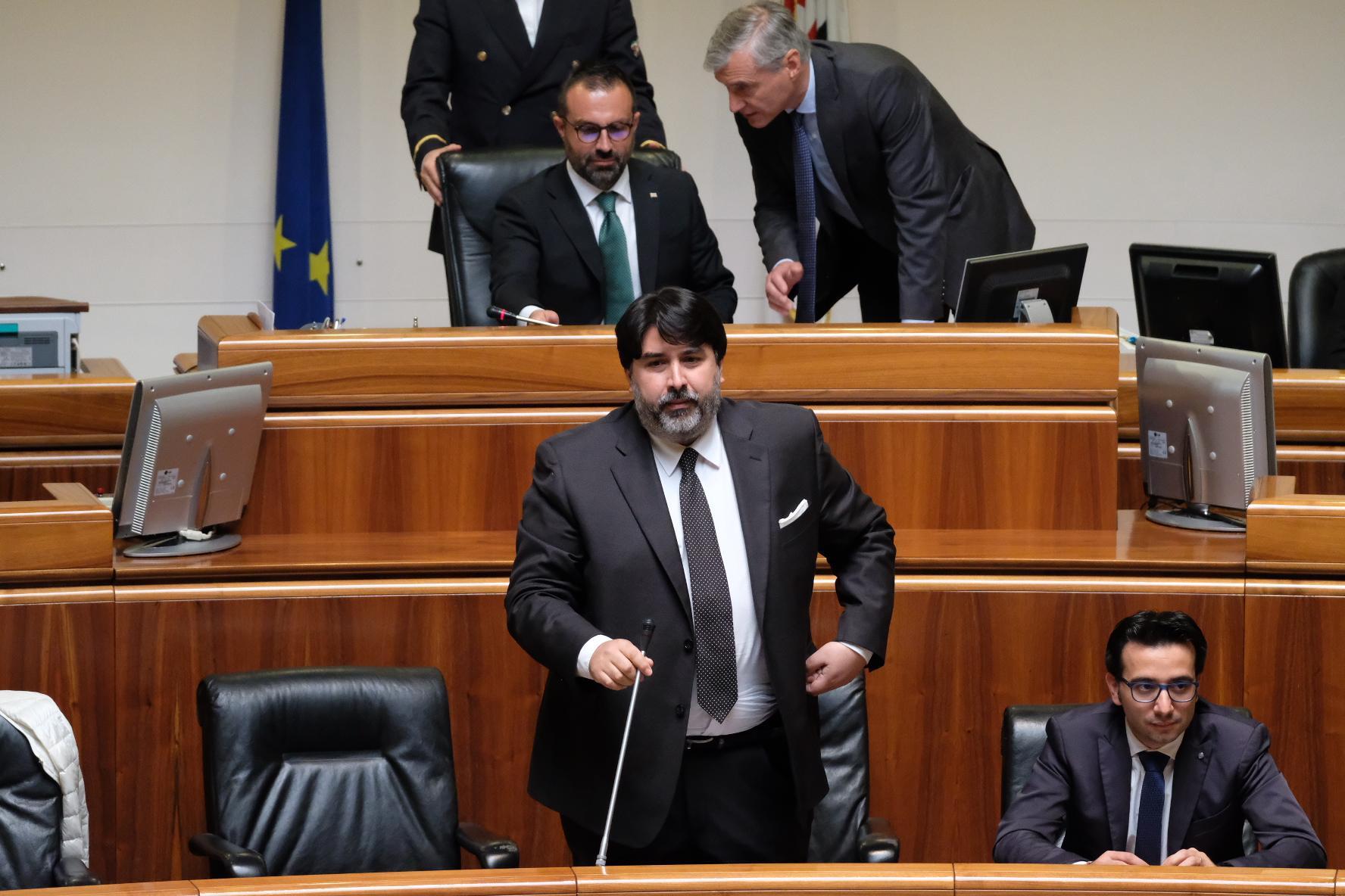 Il presidente Solinas in aula (foto Mario Rosas)