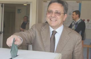 Il voto del capolista Pdl Alberto Magnolfi in viale Borgovalsugana