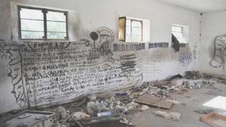 Sporcizia e degrado generale all’interno dell’edificio
