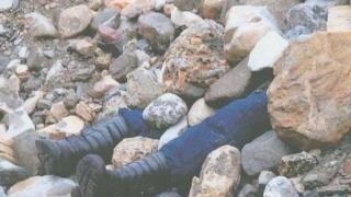 Il fantoccio sul greto del Carrione