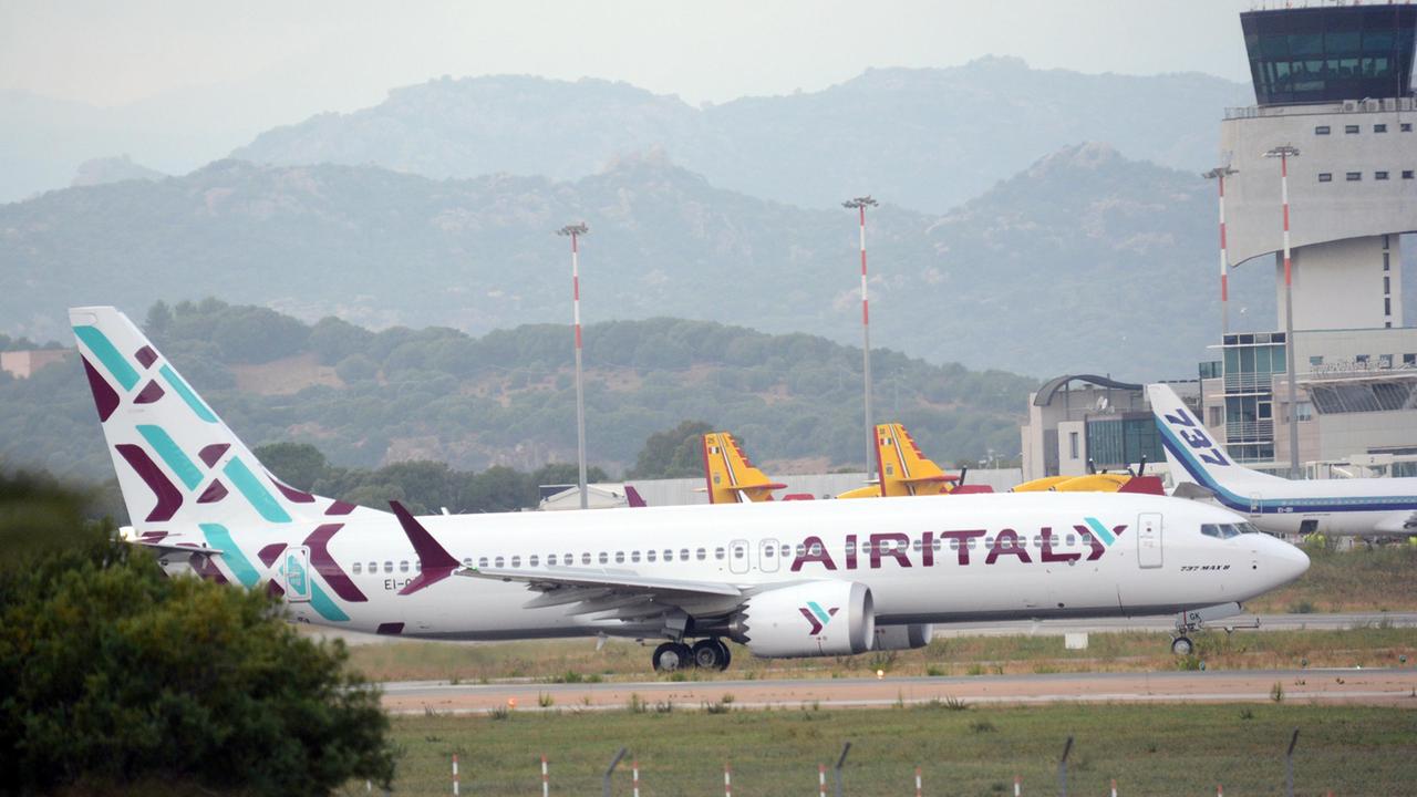 Un aereo di Air Italy a Olbia (foto Gavino Sanna)