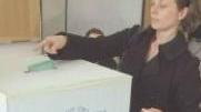 Il voto in un seggio del centro