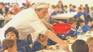 Bambini in una mensa quarratina
