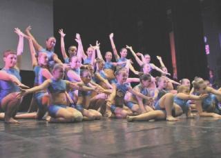 Giovani allieve della scuola di danza Sabor de Cuba di Rosignano
