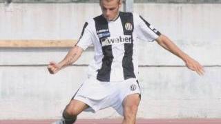 <strong>A FIANCO DI FIALE.</strong> Panariello in azione: sabato dovrebbe sostituire lo squalificato Benassi al centro della difesa