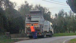 Un camion per la raccolta dei rifiuti