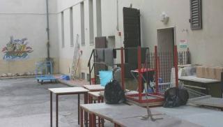 I vandali allagano la scuola