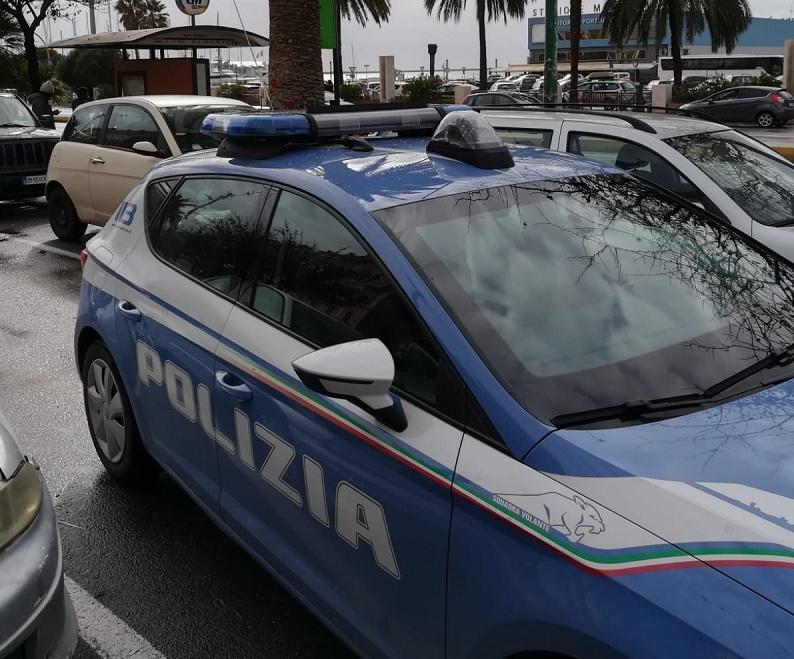Cagliari, padre e figlio minorenne aggrediscono l'autista di un bus: denunciati