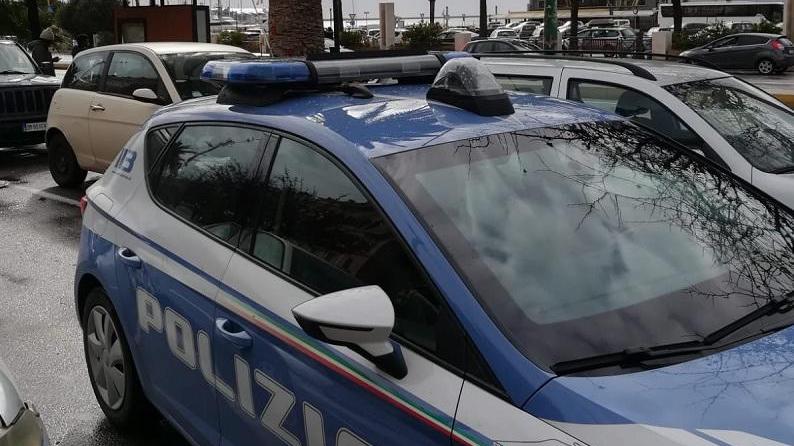 Cagliari, picchia moglie e figlioletto e spintona un poliziotto: arrestato