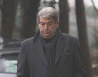 <b>PERPLESSO.</b> Il presidente Spinelli al Coni chiuso nel suo cappotto nero     