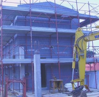 Uno degli edifici in costruzione nella frazione di Traversagna    