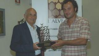 <b>QUALITÀ. </b>Vincenzo Albiani premiato con L’Alveare Era il 2003