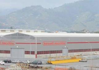 È in malattia ma esce per andare dai suoceri L'azienda lo accusa