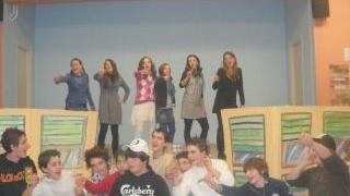 I ragazzi della Montanelli-Petrarca durante l’esibizione