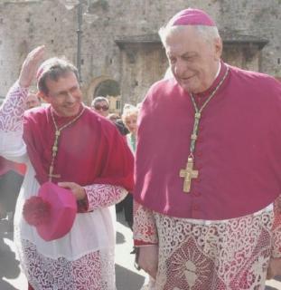 Monsignor Alessandro Plotti con il suo successore Benotto    
