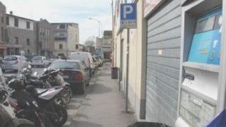 “Strage” di ciclomotori davanti al liceo Livi