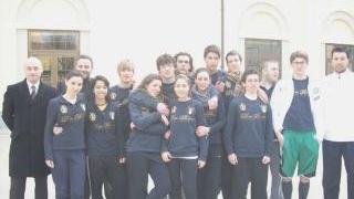 A sinistra l’assessore alla Scuola Ennio Rucco con alcuni studenti dell’istituto don Bosco