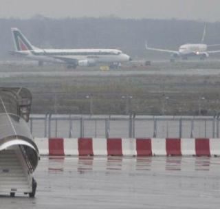 Un aereo in decollo al Galilei 
