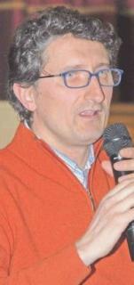 A sinistra, gli assessori Riccardo Pallini e Rosalia Billero. A destra, il sindaco Renzo Berti interviene durante un consiglio comunale  