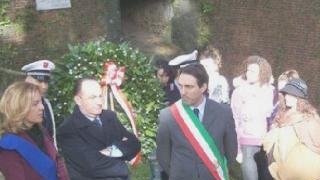 Un momento della cerimonia di ieri mattina alla Fortezza Santa Barbara