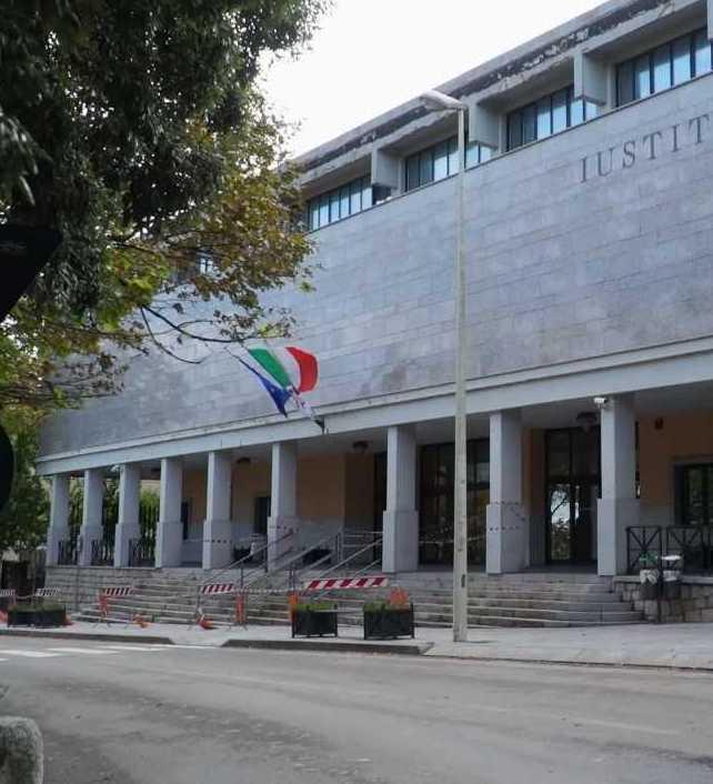 Bimbo segregato ad Arzachena: no al patteggiamento, sì al rito abbreviato 