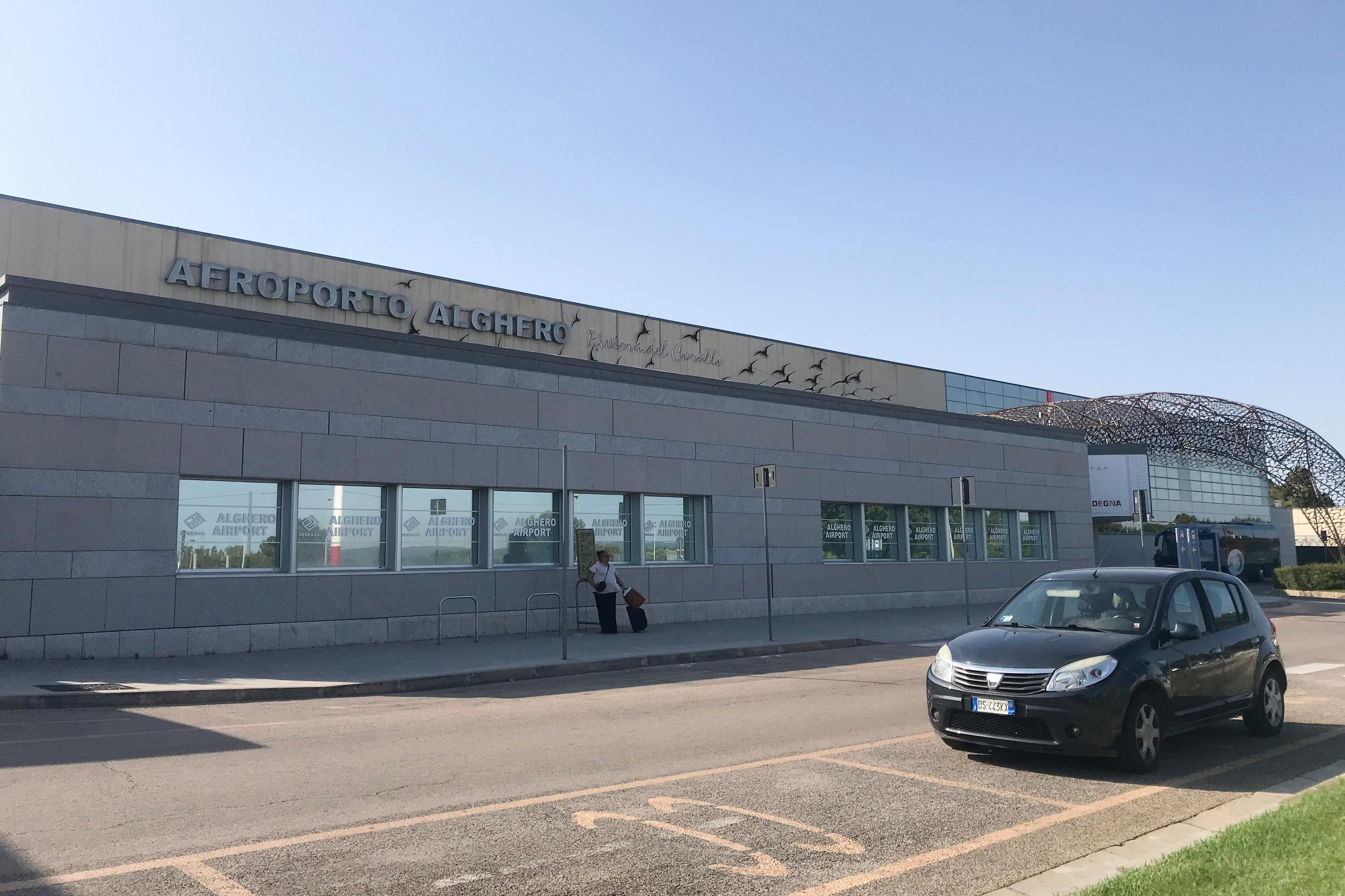 Aeroporto di Alghero al palo: insorge il Nord-ovest dell'isola