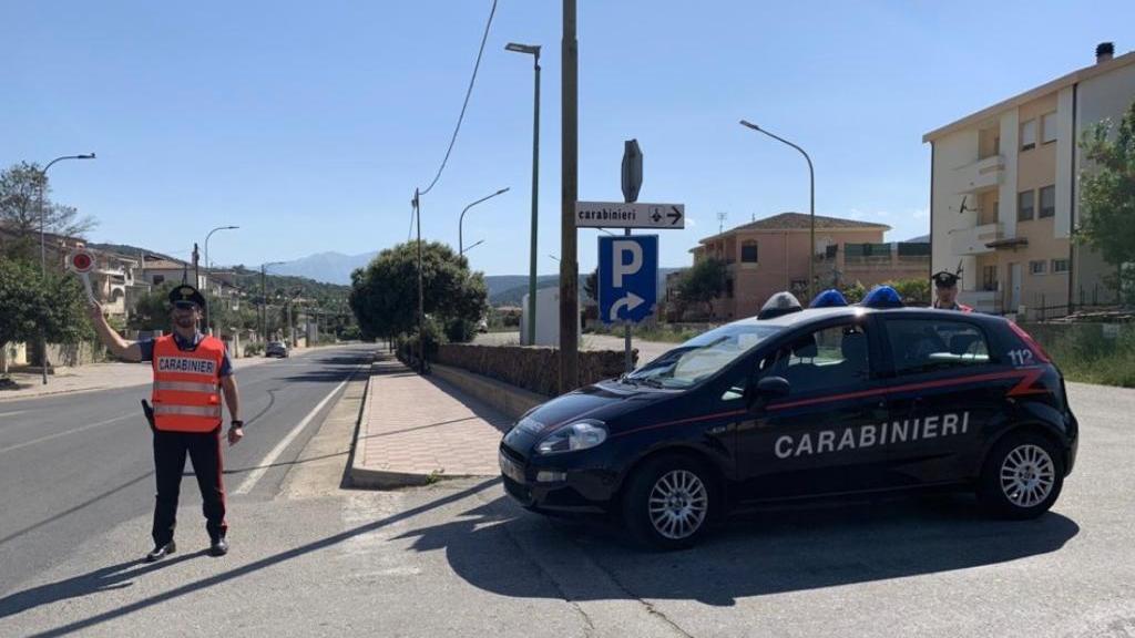 Ventenne evade dagli arresti domiciliari a Galtellì: arrestato dai carabinieri 