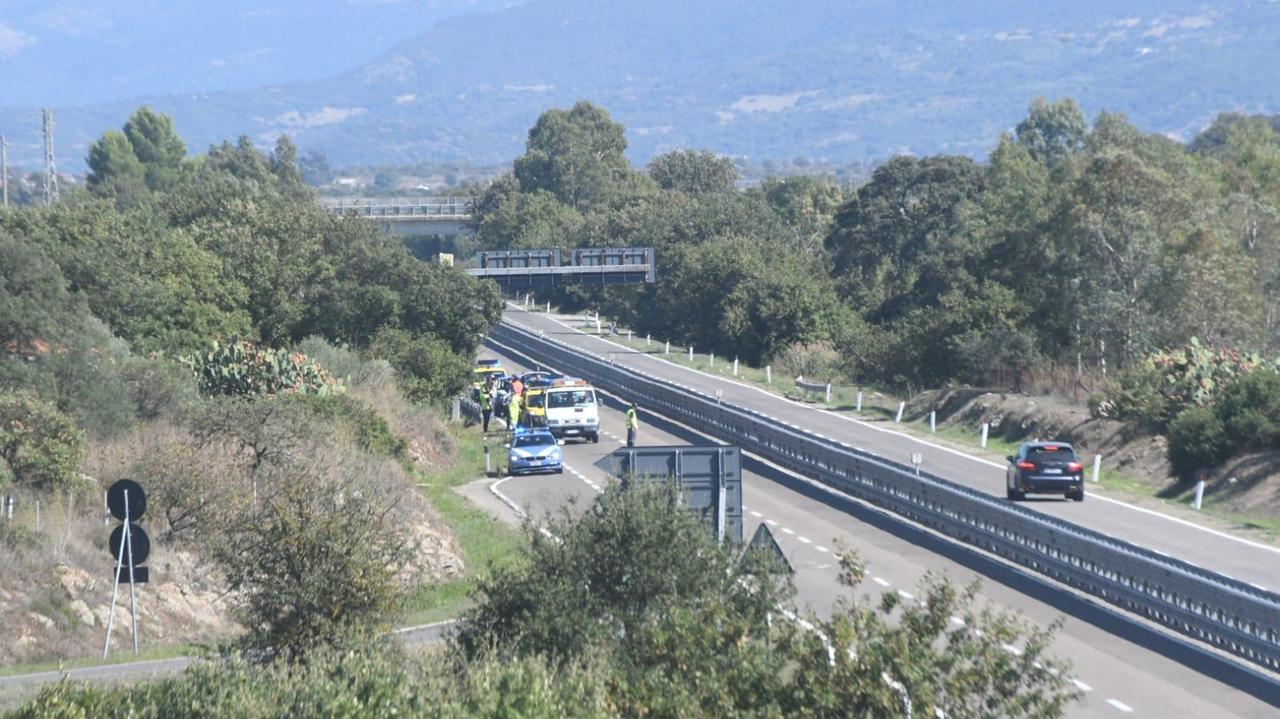 Incidente sulla 131 Dcn al bivio per Ghilarza: una donna in ospedale a Sassari con l'elisoccorso 