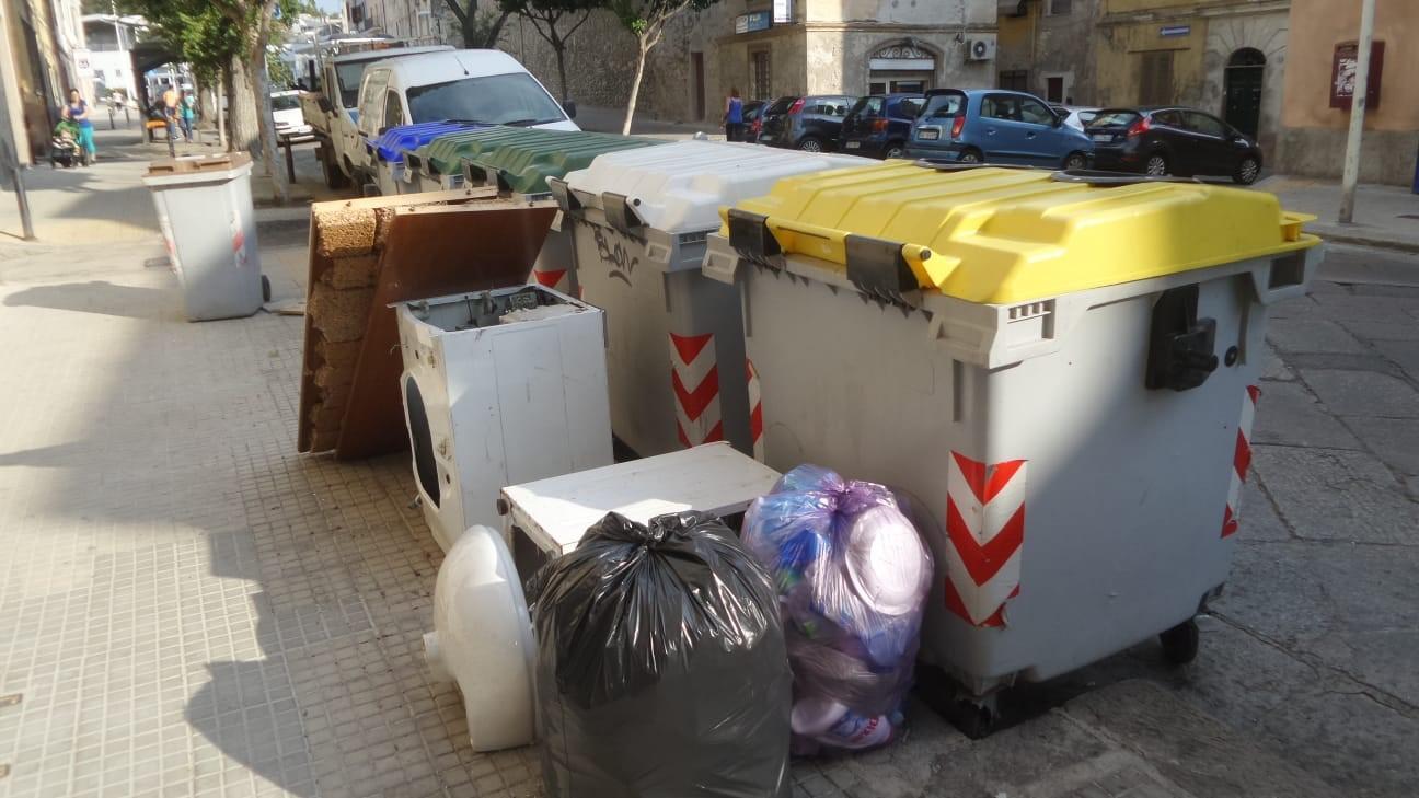 Cassonetti e dintorni a Sassari, immagine di repertorio