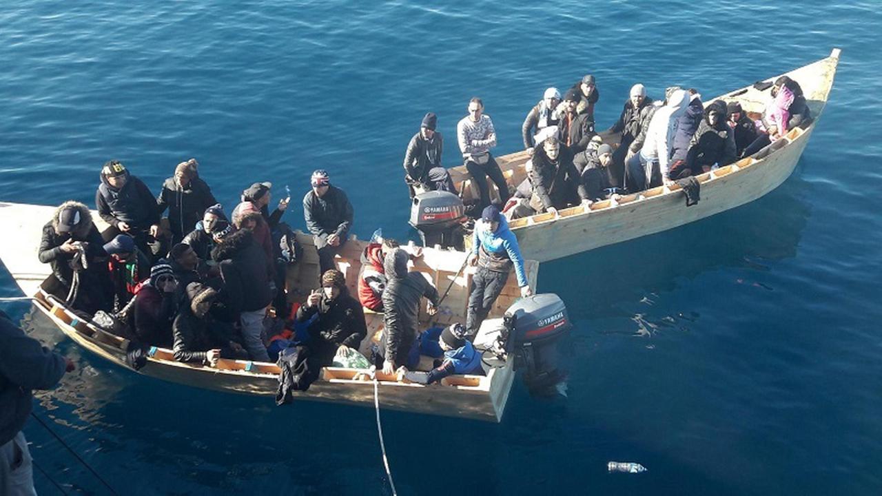 Migranti nei barchini, immagine di repertorio