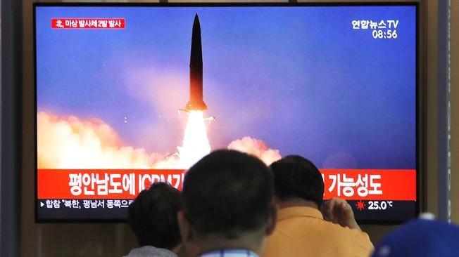 La Corea Nord testa nuovo missile balistico 