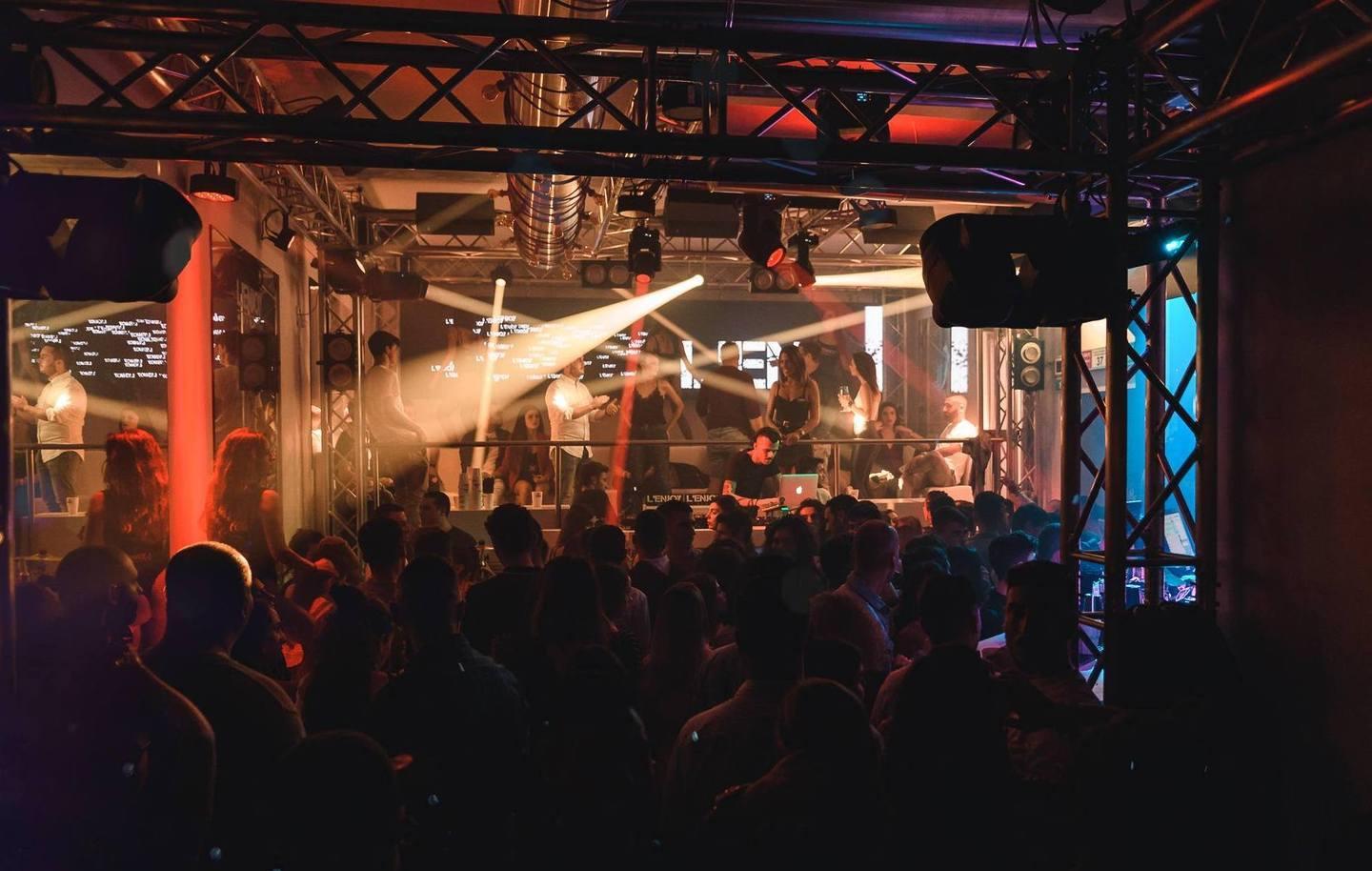 All’Enjoy un bacio collettivo contro l’omofobia 