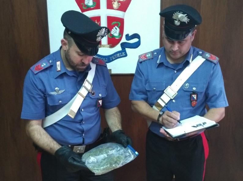 Spacciavano droga in casa, arrestati 2 nigeriani 