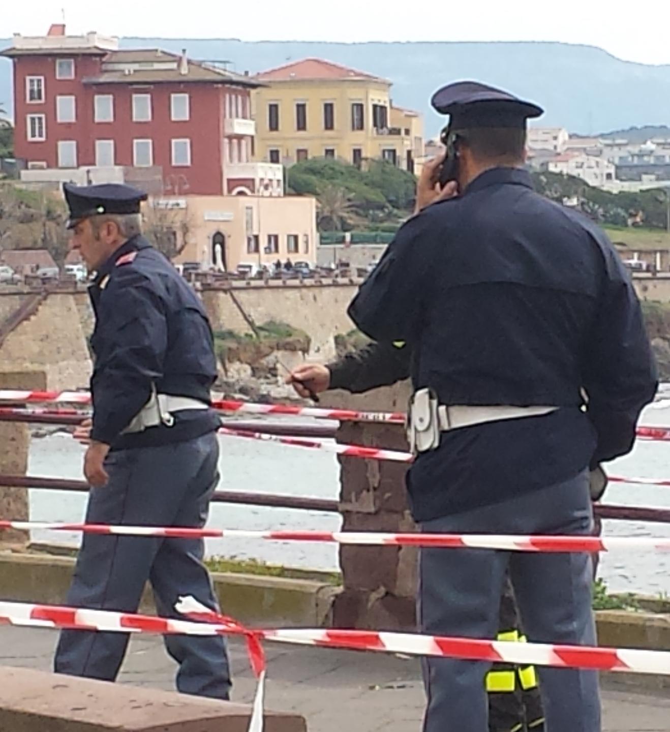 Morto dopo la caduta scontro in aula tra i consulenti