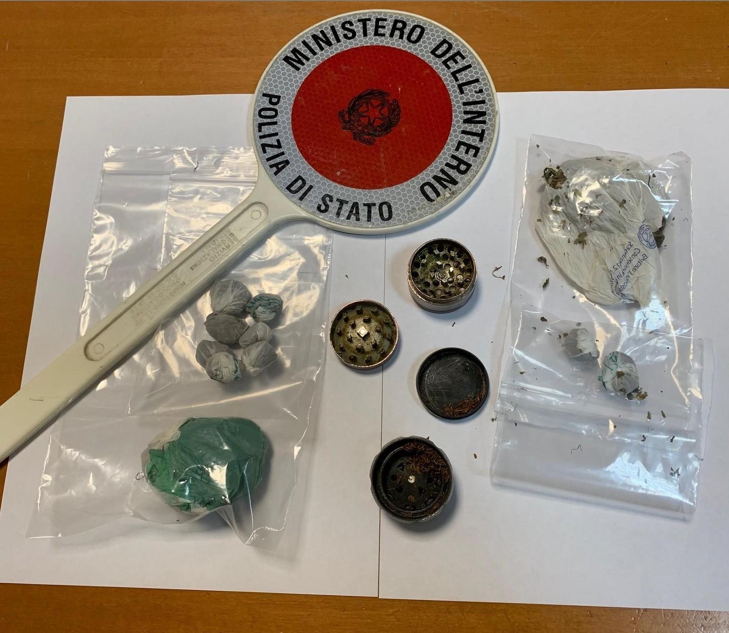 In classe con la marijuana denunciati tre minorenni 