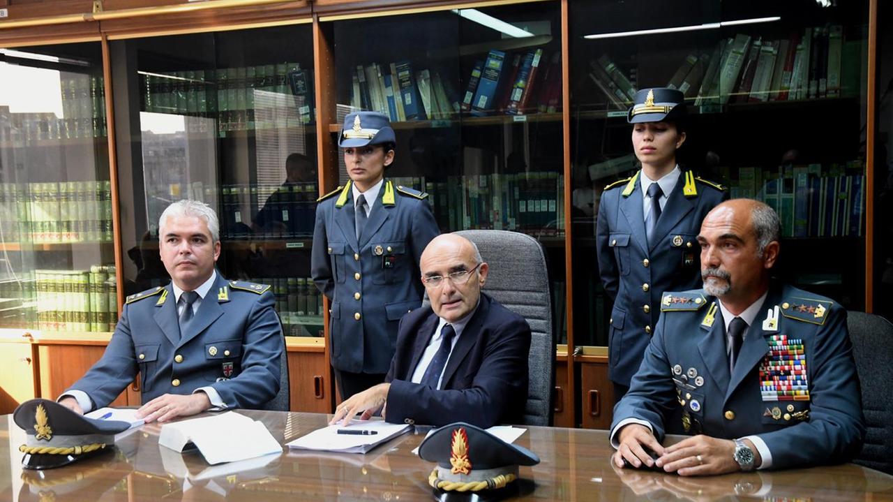  La conferenza stampa del procuratore Ezio Domenico Basso (al centro) e della Finanza