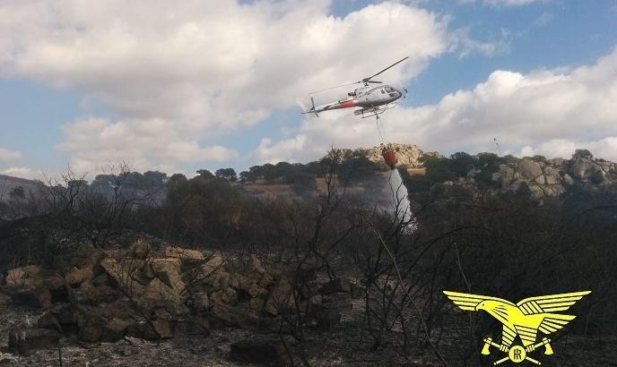 Fiamme a Bottidda e Alà dei Sardi incendi spenti con gli elicotteri