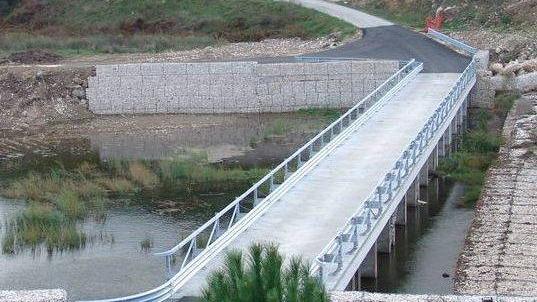 Ponte sul fiume Cedrino, gli operai Anas completano i lavori