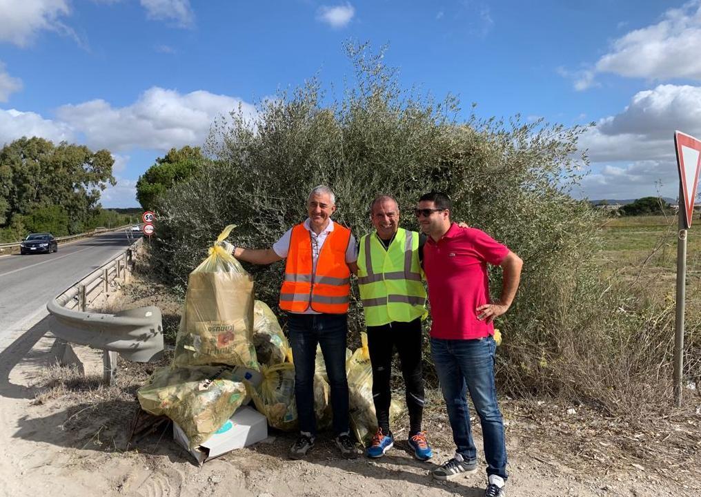 Raccolte oltre 100 buste di rifiuti lungo la strada per l’aeroporto