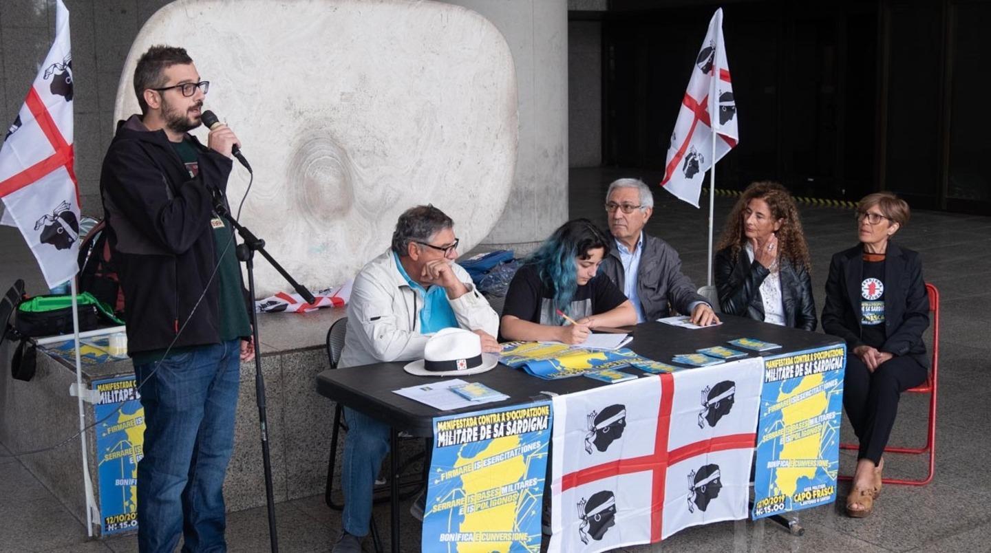 Una marcia per dire no alle servitù militari in Sardegna