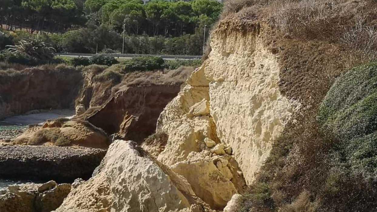 Allarme erosione a Balai la scogliera si sbriciola 