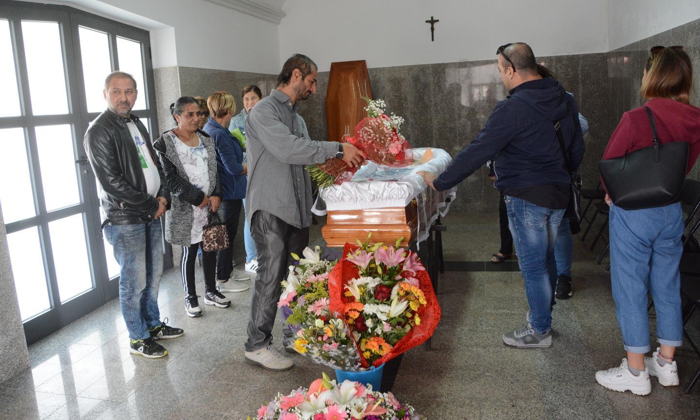 In cimitero l’ultimo saluto a Pamela