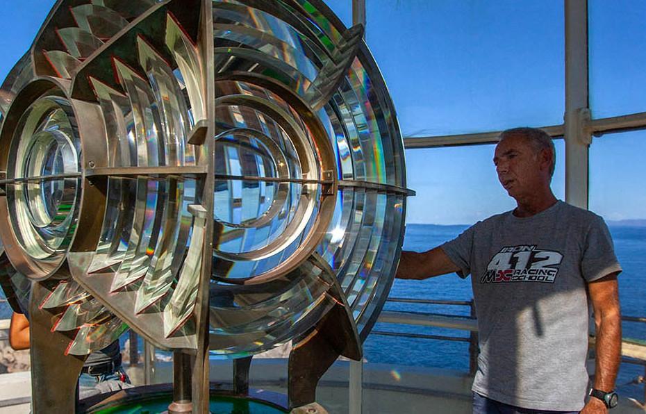 Il guardiano del faro di Santa Teresa, il signore della lanterna che guida le navi nel buio 