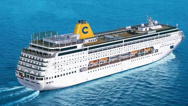 La nave "Costa Smeralda" per nuove linee Cagliari-Palermo