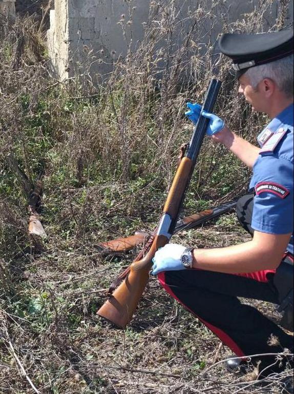 Armi e gioielli rubati, arrestati 3 rom 